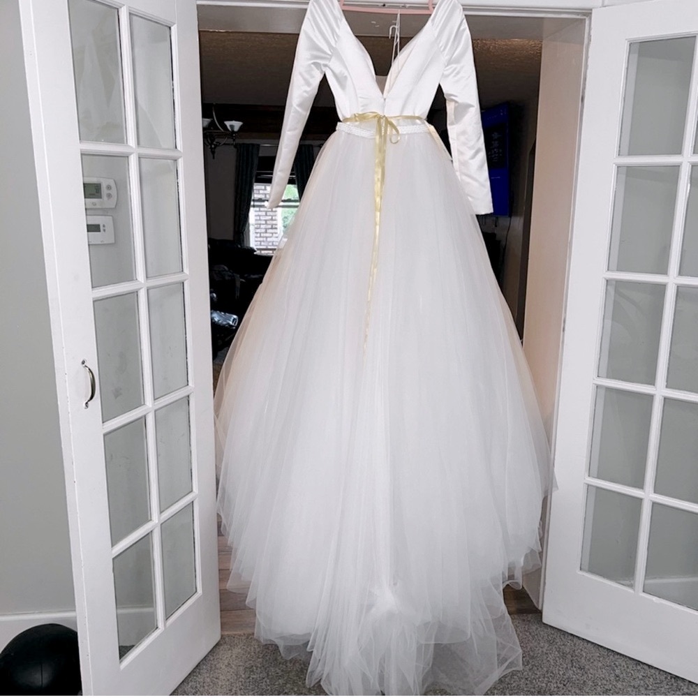 Gown - Picture 8 of 11